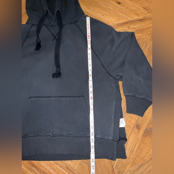 American Eagle hoodie in size large / it is in a soft black color -slits on side - Picture 3 of 8